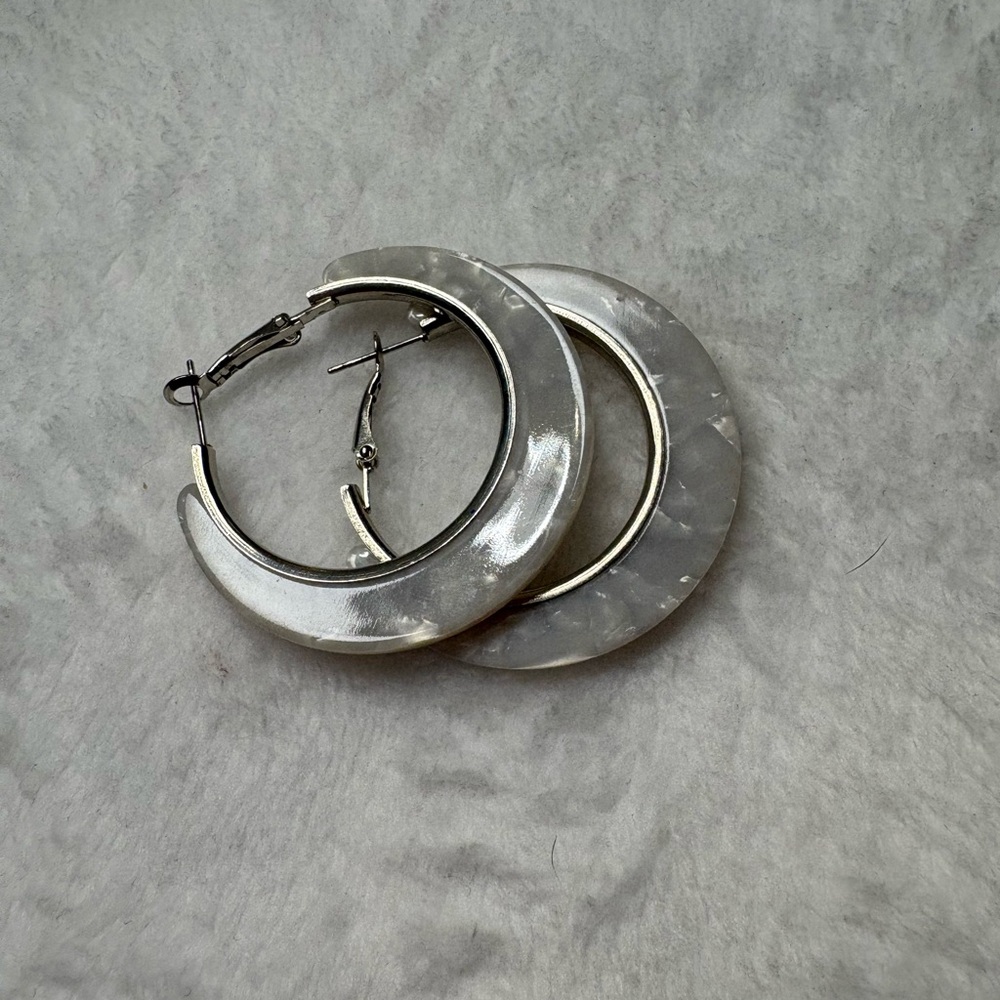 Source Unknown Elegant White Crescent Earrings - image 2